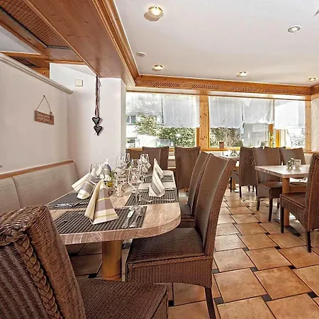 Landgasthof Baeren 3* تروسينغن