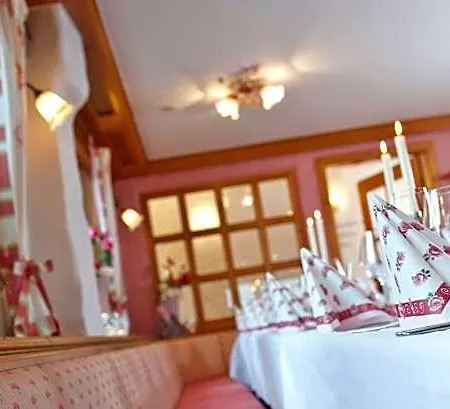 Landgasthof Baeren 3* تروسينغن