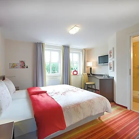Landgasthof Baeren 3* تروسينغن